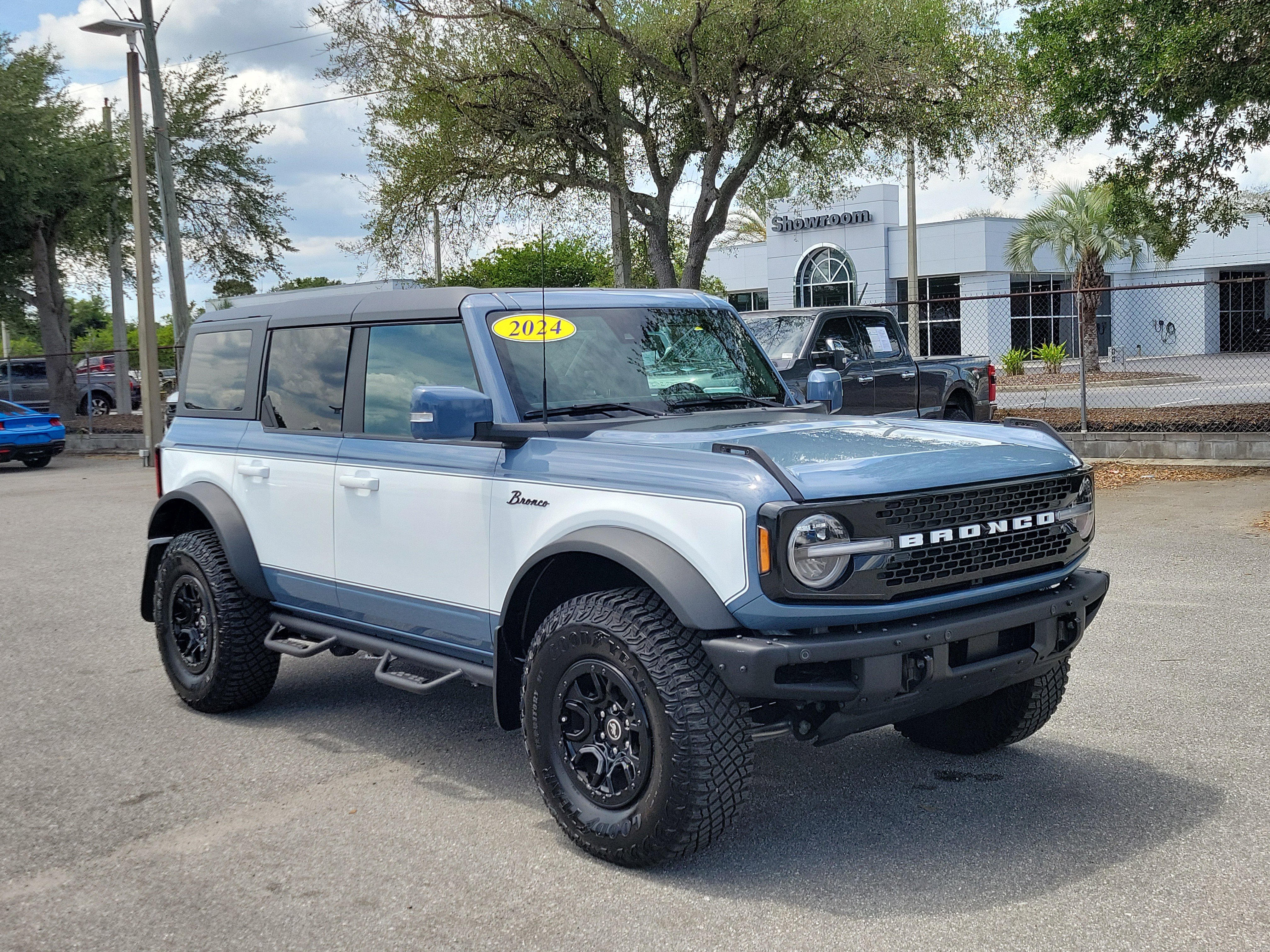 Used 2024 Ford Bronco Wildtrak image 2