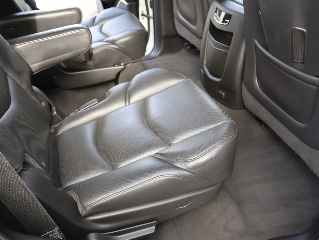 Used 2019 Cadillac Escalade 4WD w/ LPO, Radiant Package image 28
