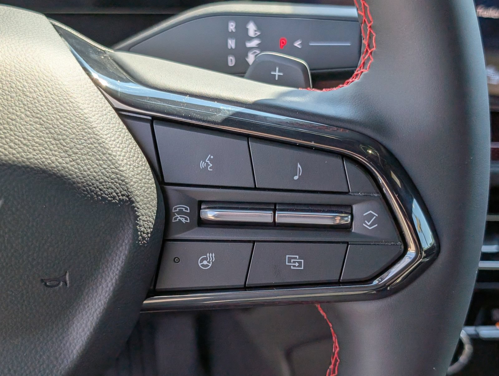 New 2027 Chevrolet Traverse RS w/ LPO, Floor Liner Package FWD image 24