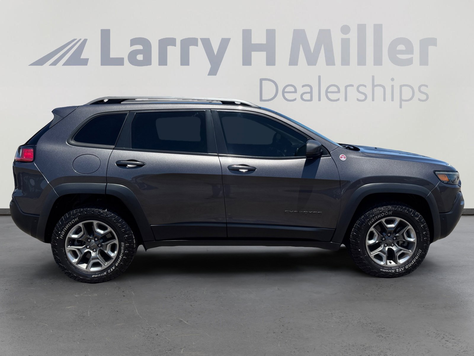 Used 2019 Jeep Cherokee Trailhawk AWD/4WD image 6