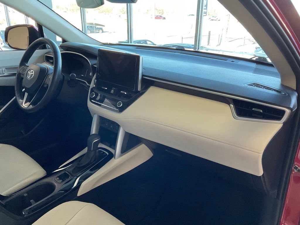 Used 2024 Toyota Corolla Cross XLE image 18