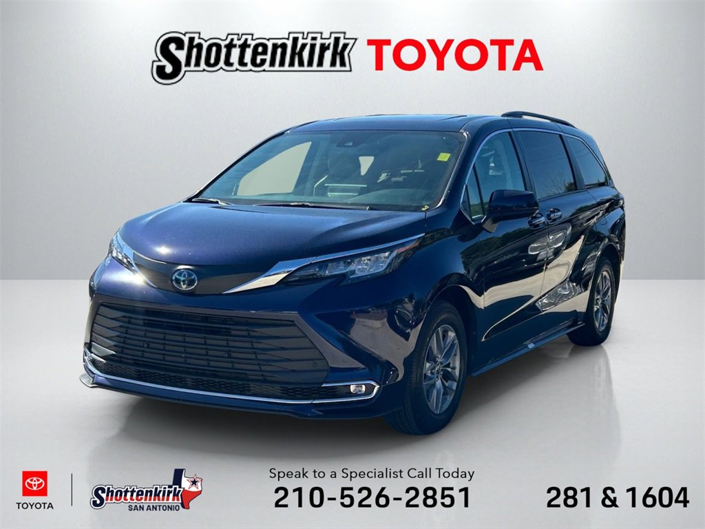Used 2023 Toyota Sienna XLE