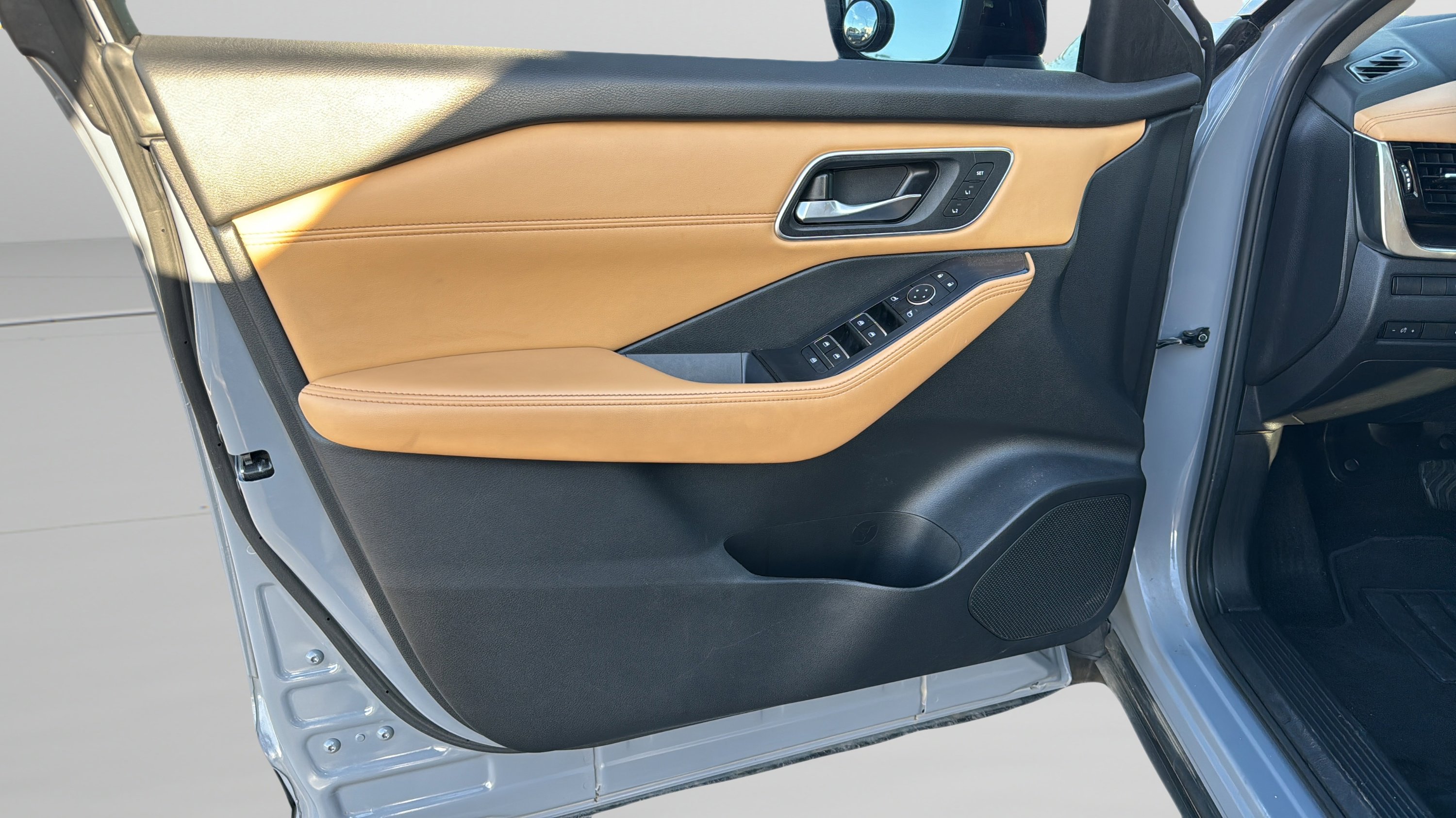 Used 2021 Nissan Rogue Platinum image 18