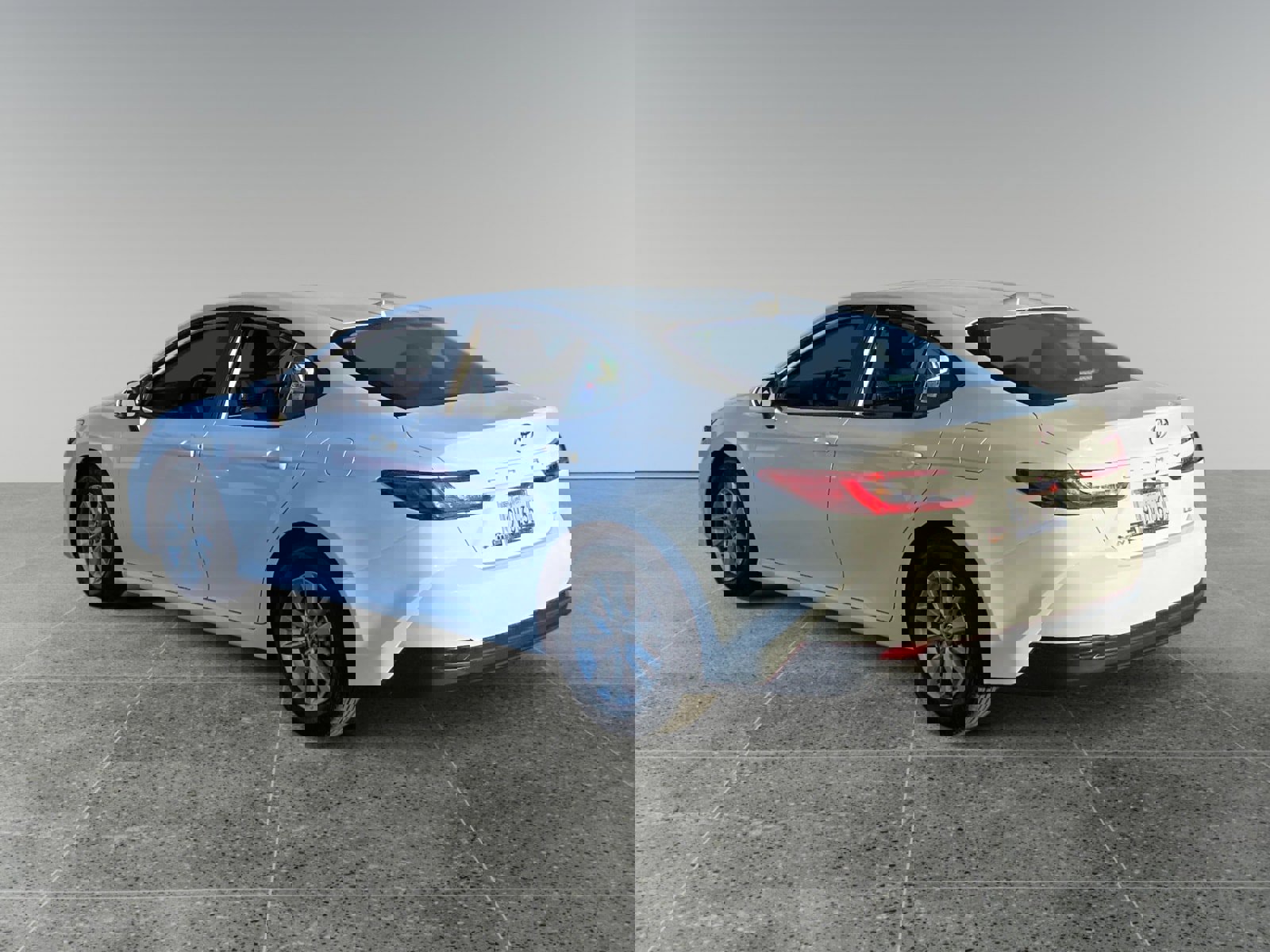 Used 2025 Toyota Camry LE image 3