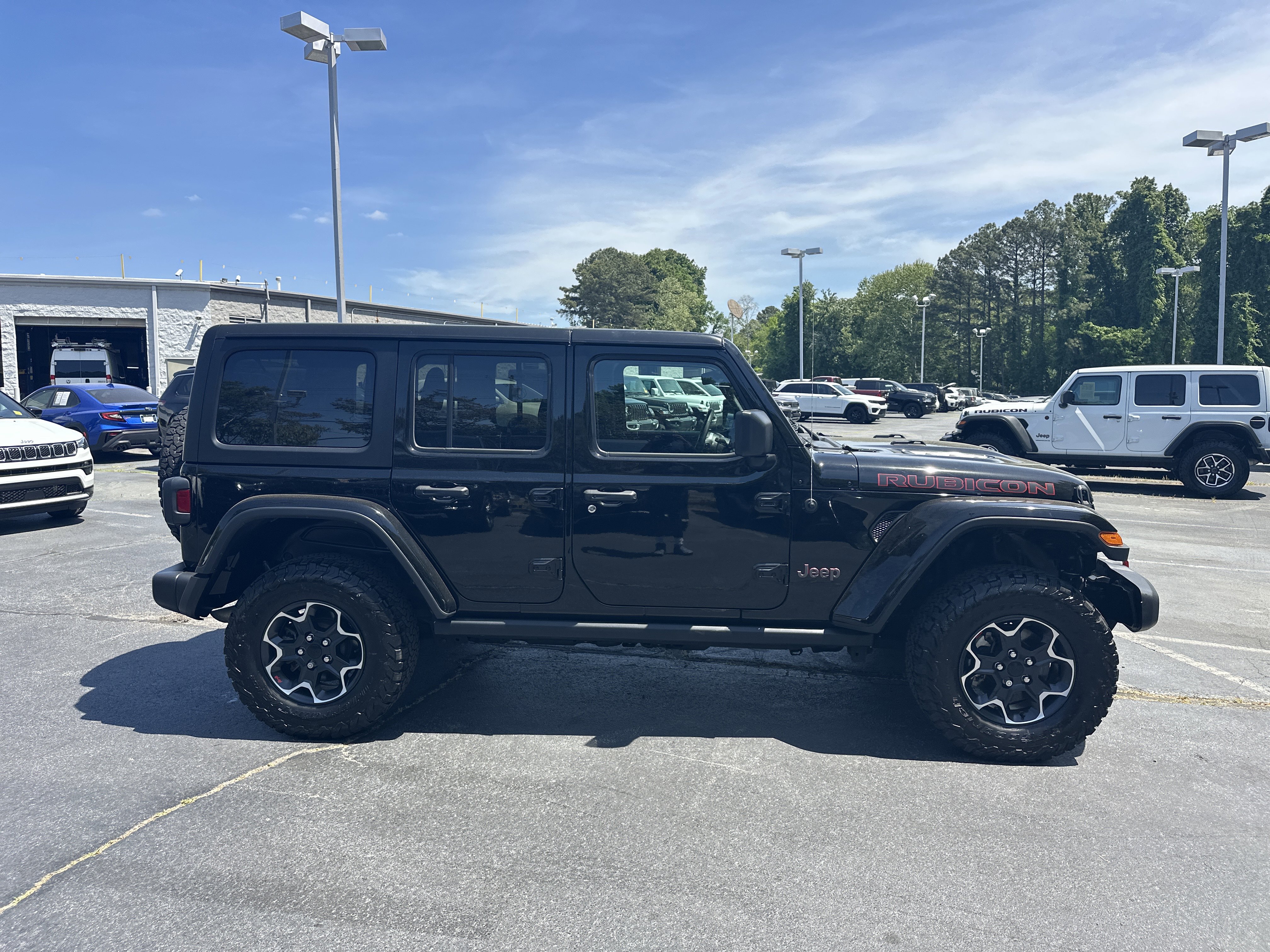 Used 2023 Jeep Wrangler Unlimited Rubicon w/ Cold Weather Group AWD/4WD image 10