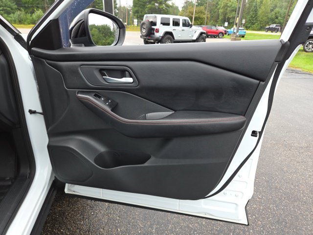Used 2025 Nissan Rogue SV AWD/4WD image 46