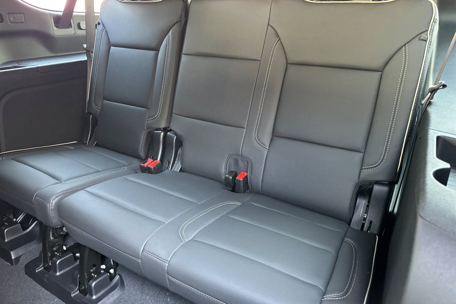 Used 2025 GMC Yukon XL Elevation image 14