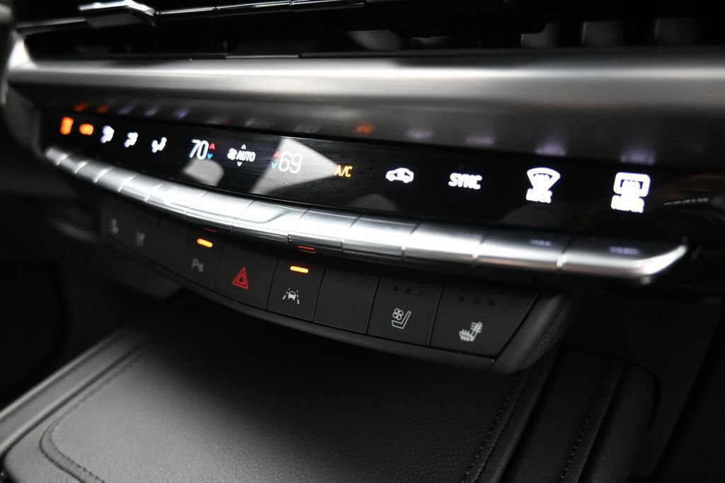 Used 2025 Cadillac XT4 Sport FWD image 19