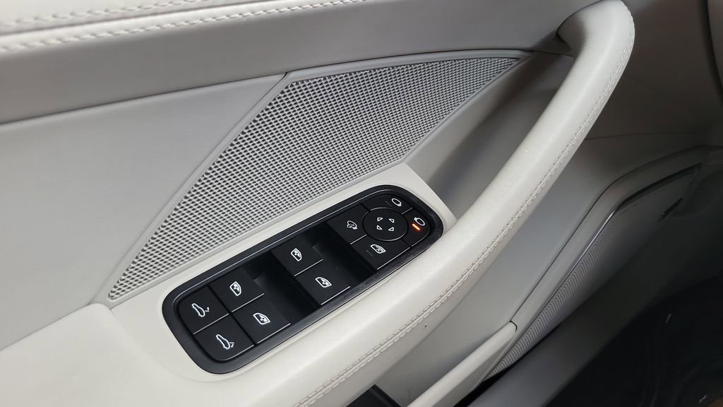 Used 2022 Porsche Panamera GTS image 25