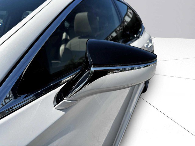 Used 2023 Lexus LS 500 w/ Accessory Package (Z2) image 14