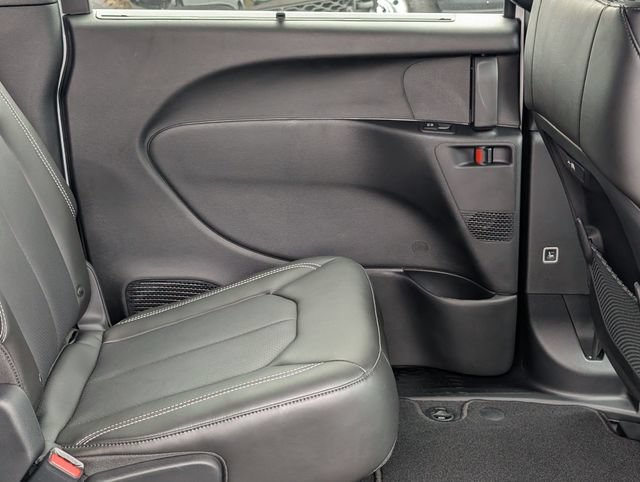 New 2027 Chrysler Pacifica Select FWD image 29