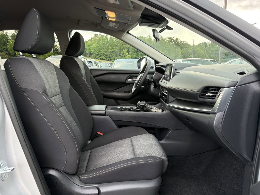 Used 2024 Nissan Rogue SV FWD image 18