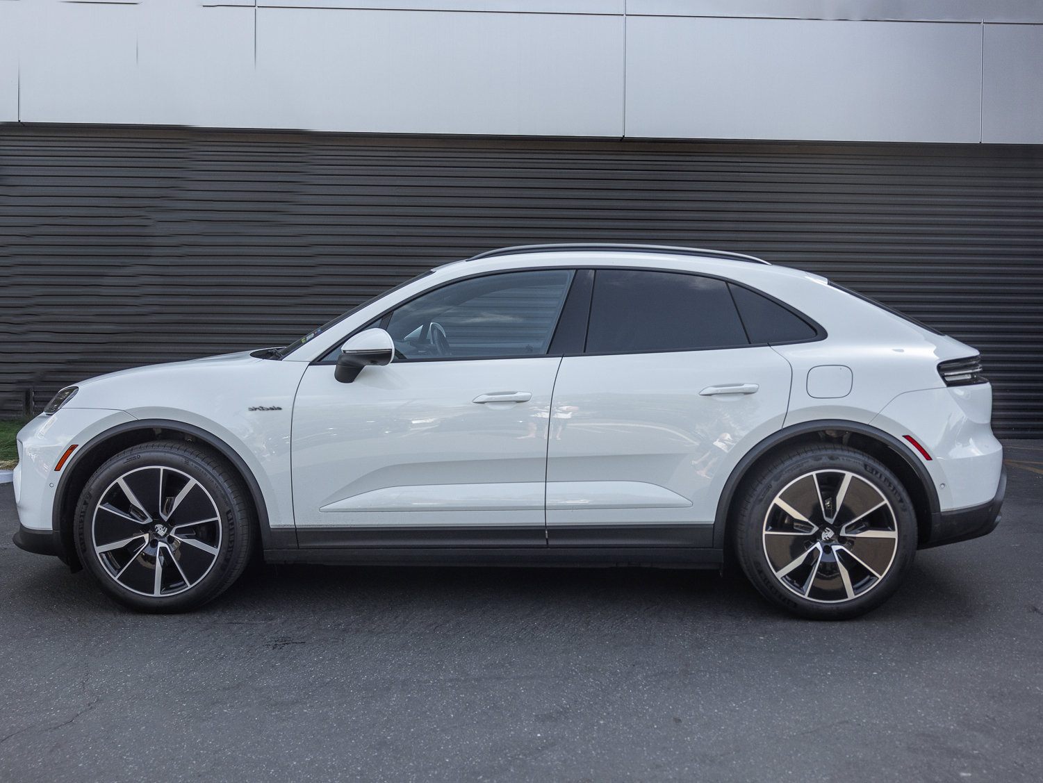 Certified 2026 Porsche Macan Electric RWD image 2