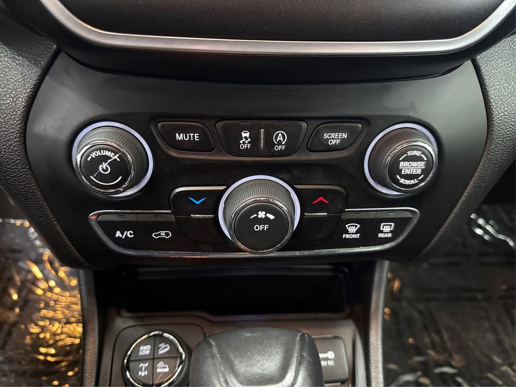 Used 2020 Jeep Cherokee Trailhawk image 29