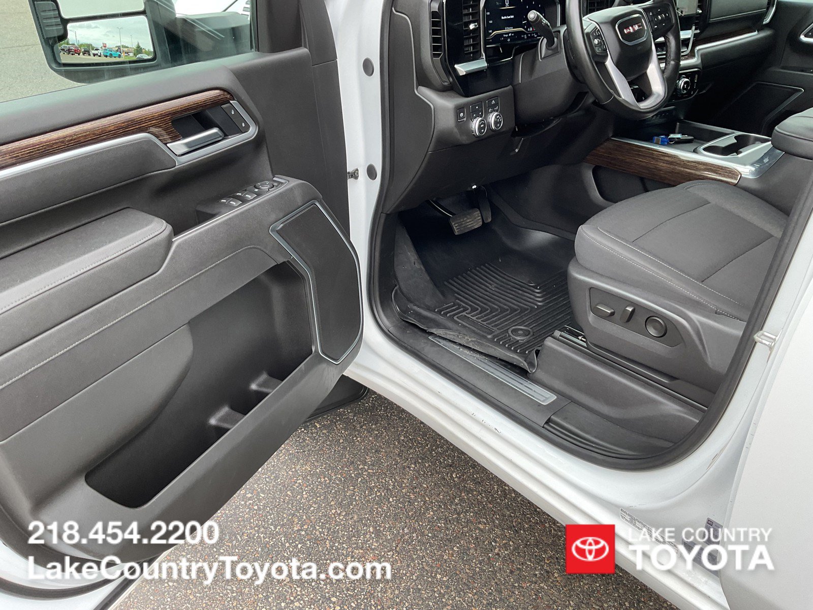 Used 2025 GMC Sierra 3500 SLE w/ SLE Convenience Package AWD/4WD image 19