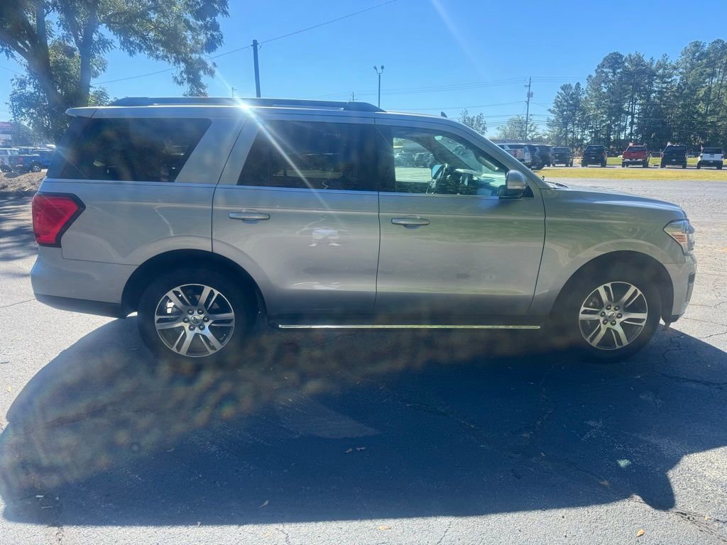 Used 2023 Ford Expedition XLT image 6
