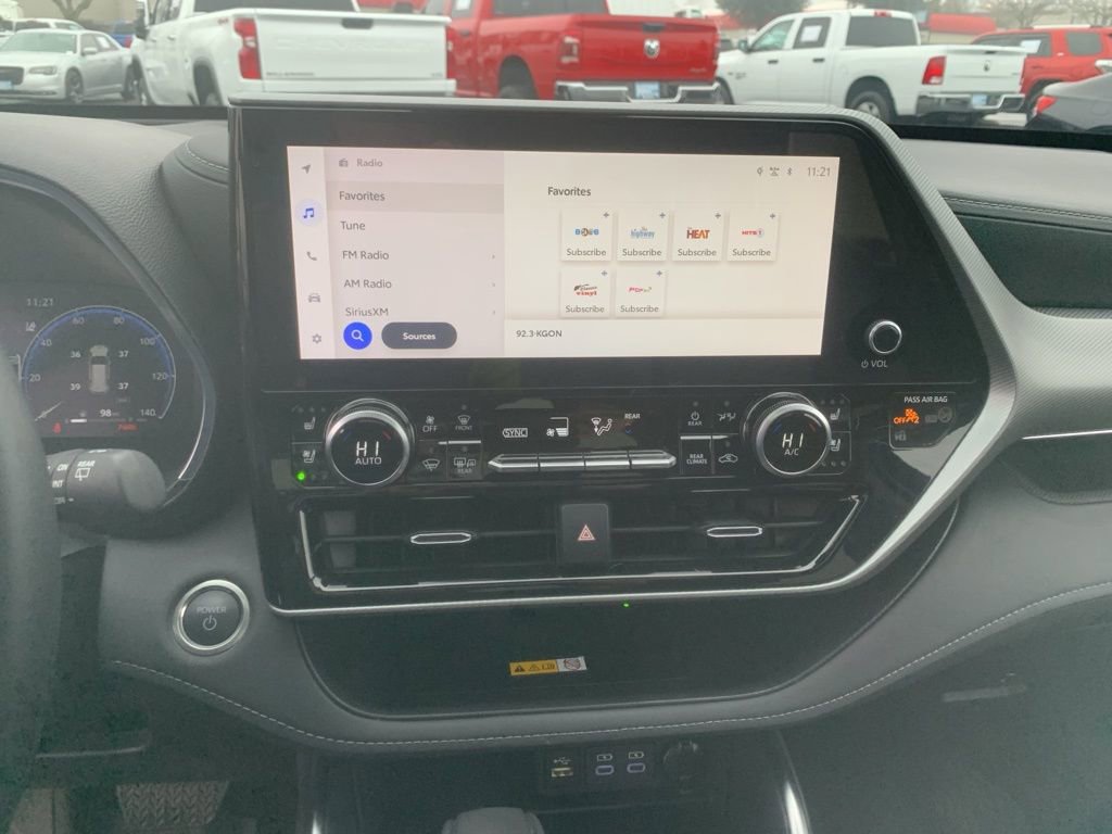 Used 2025 Toyota Highlander Platinum image 20