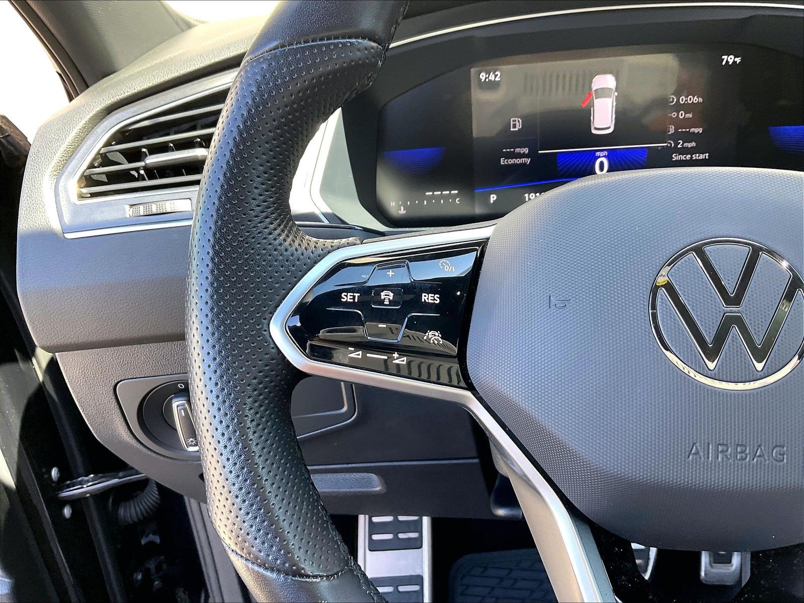 Certified 2023 Volkswagen Tiguan SE R-Line FWD image 18