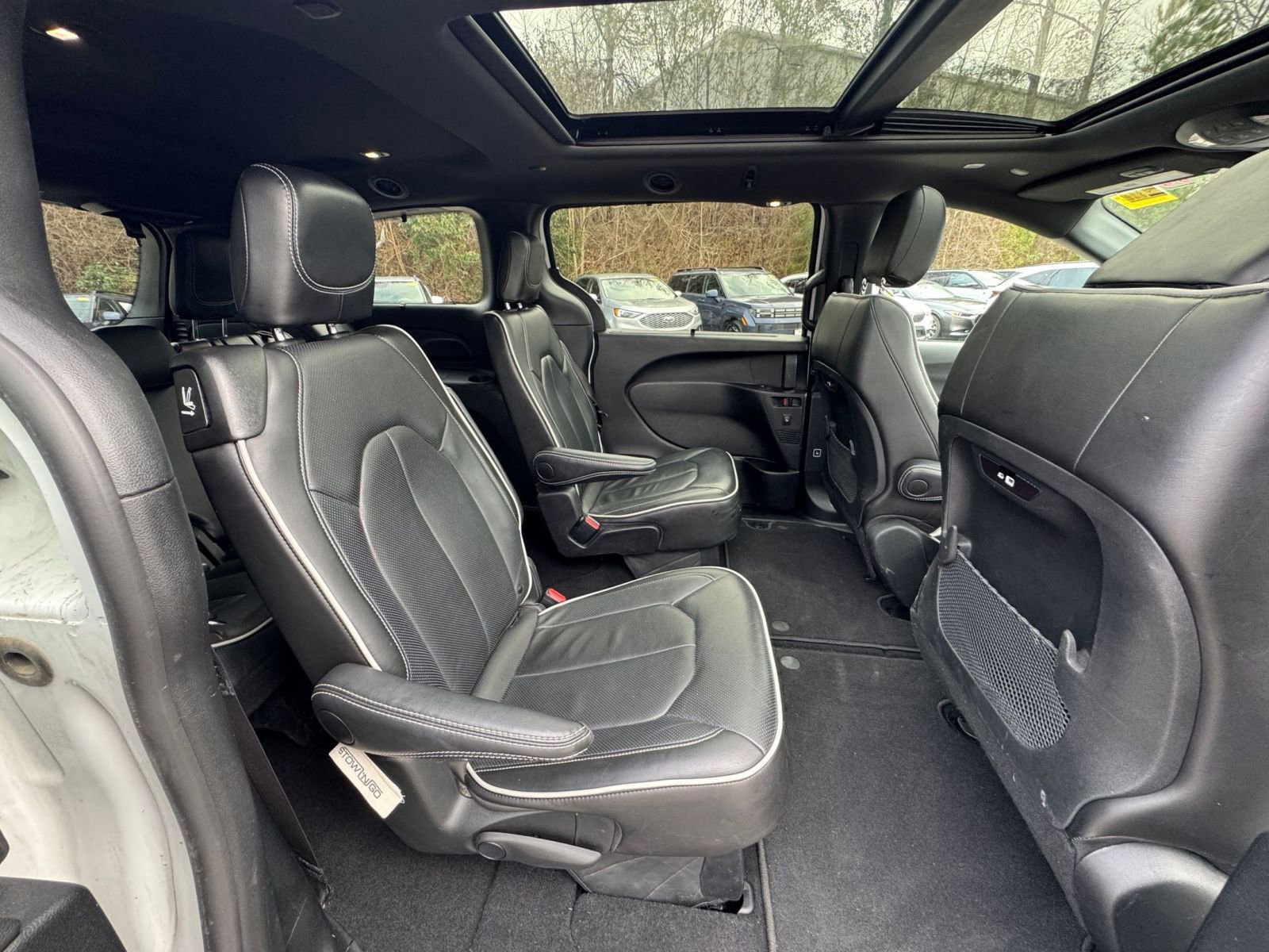 Used 2025 Chrysler Pacifica Limited image 38