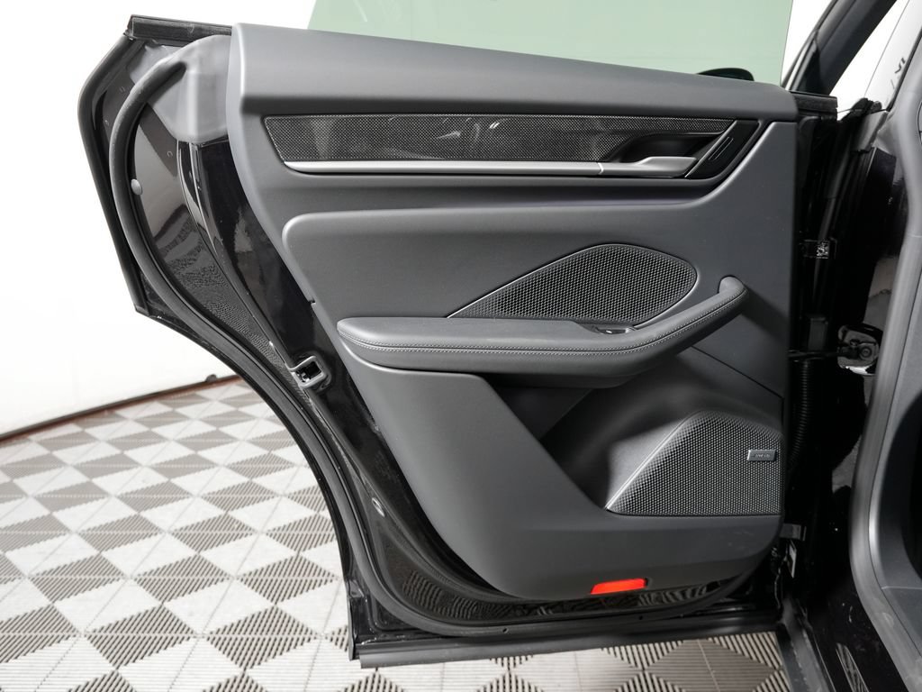 New 2026 Porsche Macan 4 Electric AWD/4WD image 32