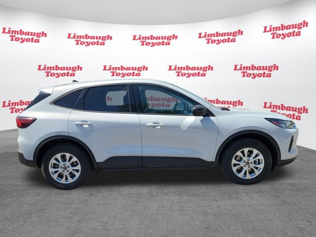 Used 2025 Ford Escape Active AWD/4WD image 2