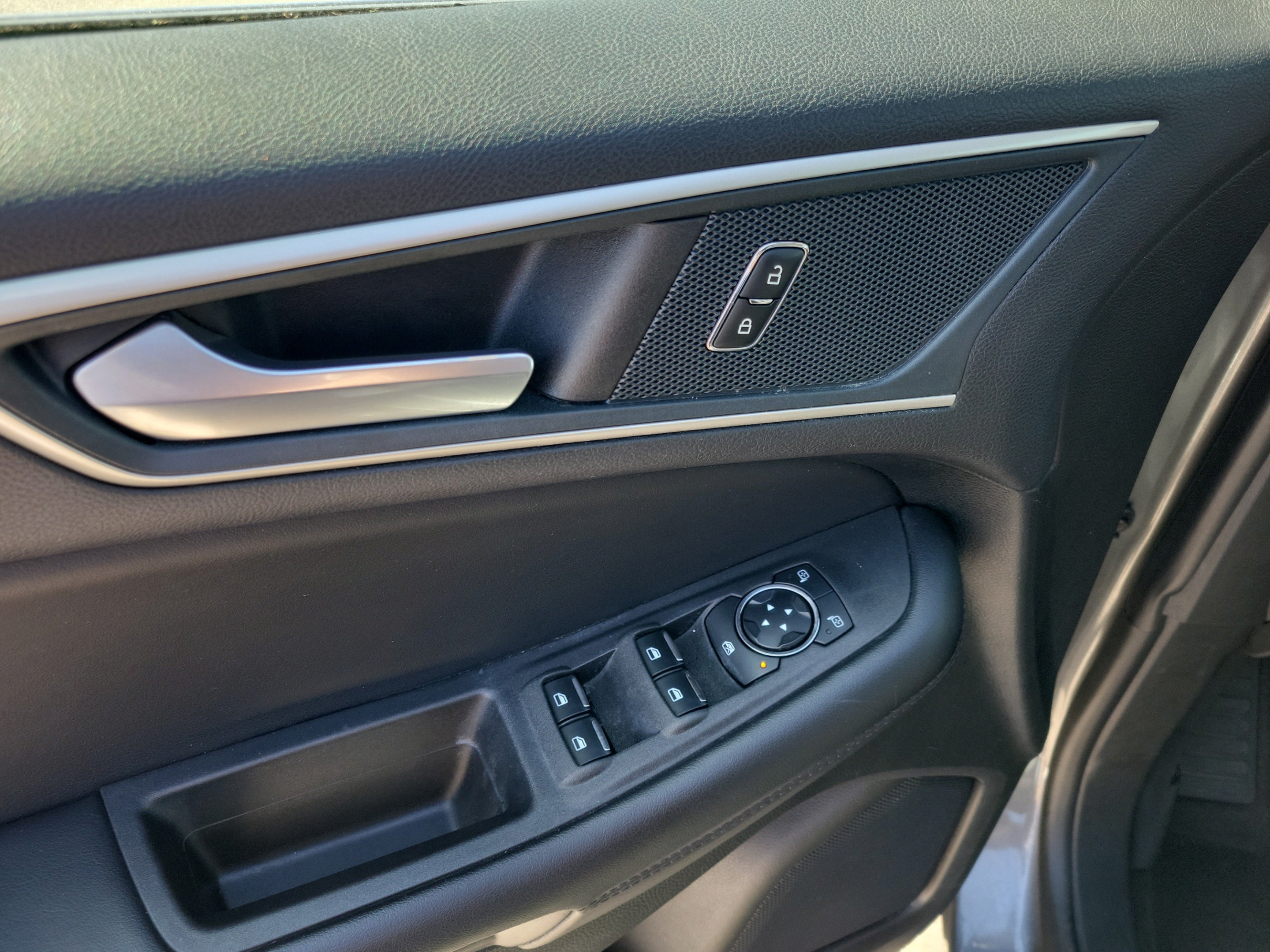 Used 2024 Ford Edge SEL AWD/4WD image 15