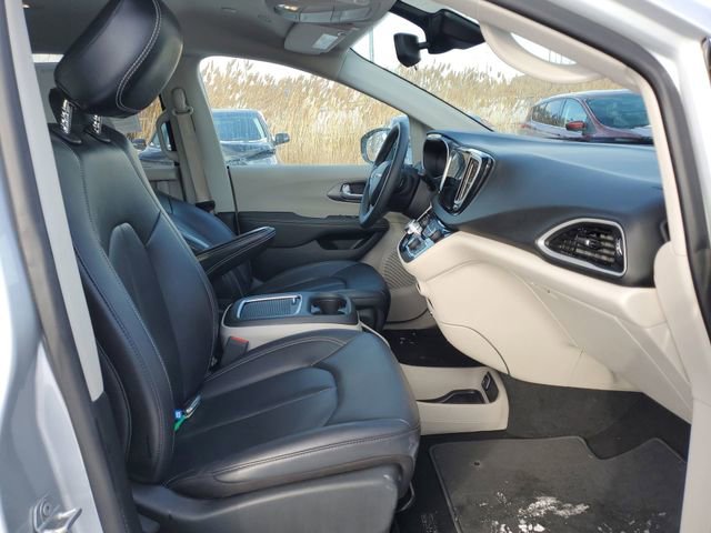 Used 2024 Chrysler Pacifica Touring-L FWD image 26