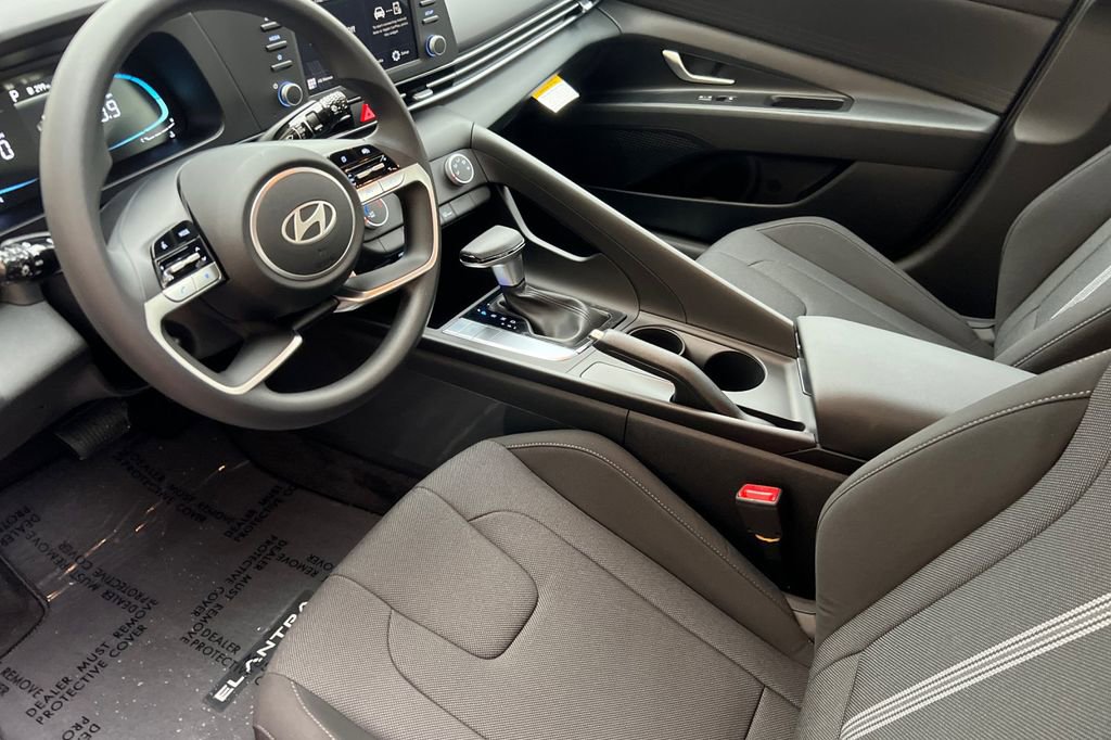 New 2026 Hyundai Elantra SE image 8