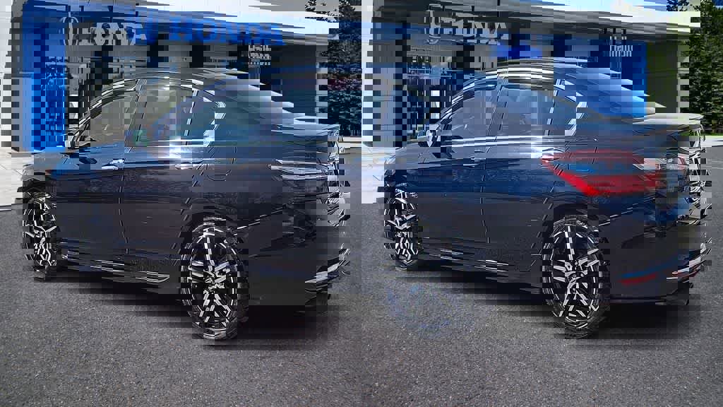 Used 2016 Honda Accord Touring image 6