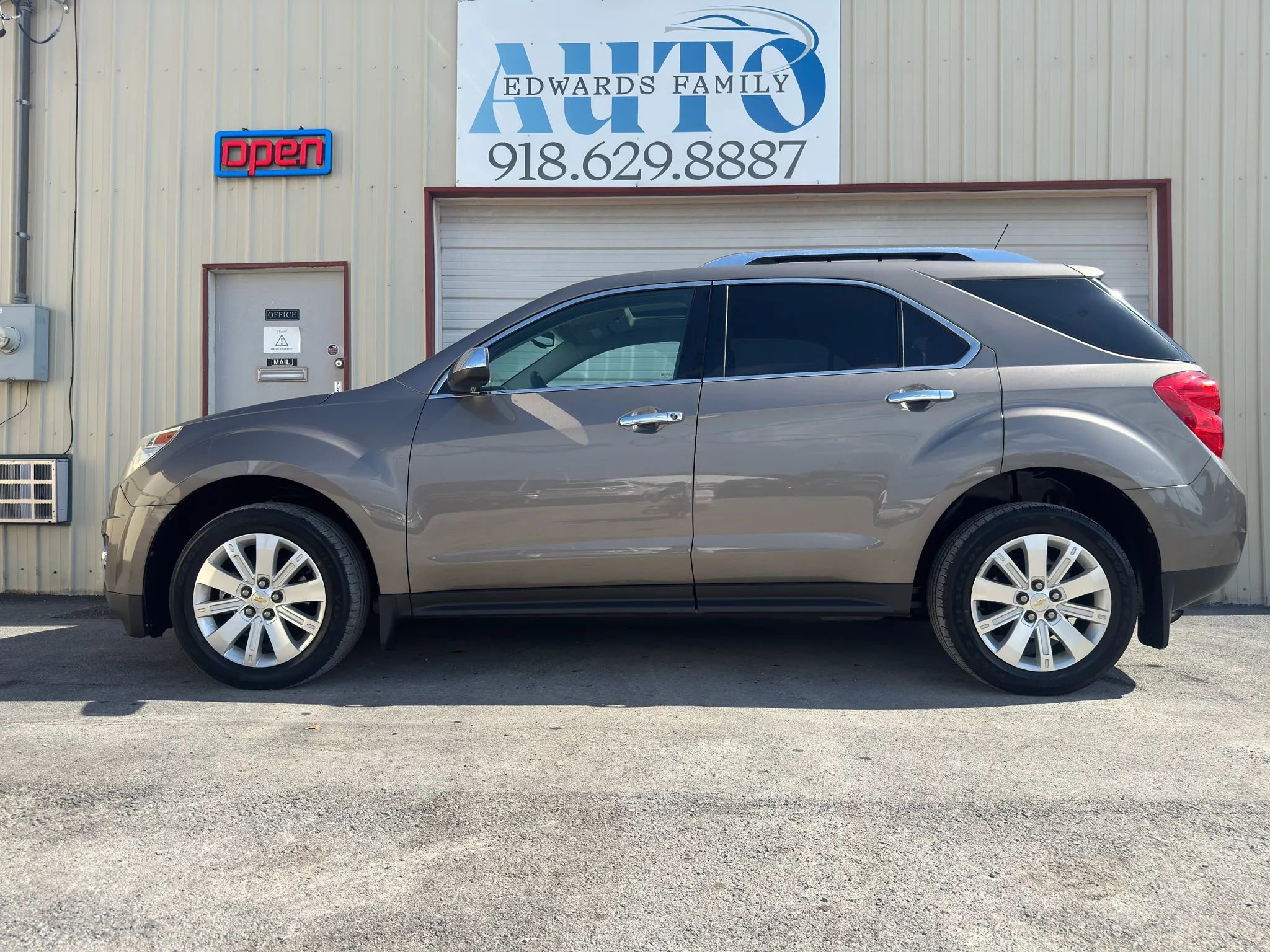 Used 2011 Chevrolet Equinox LTZ w/ LPO, Protection Package AWD/4WD image 16