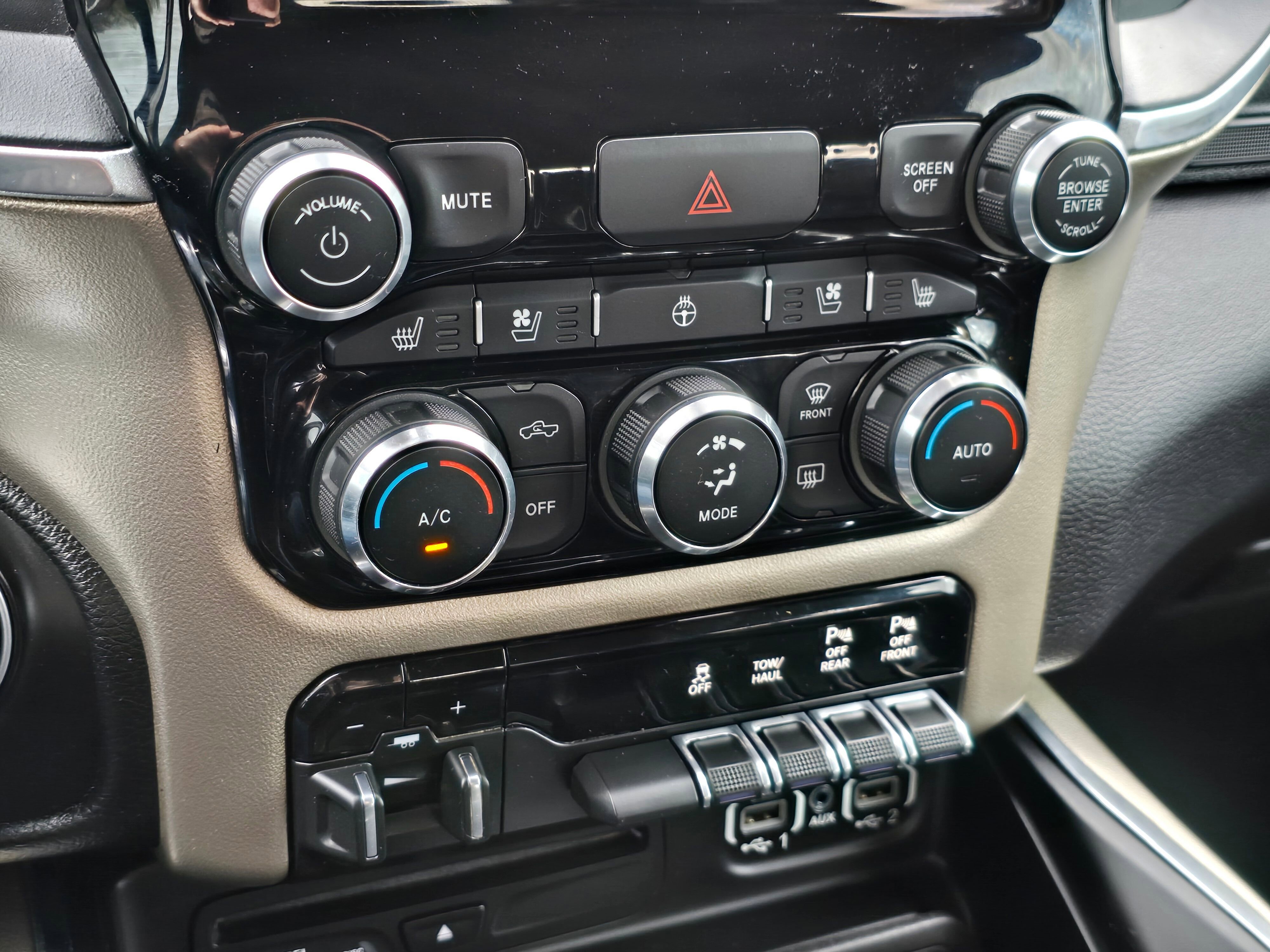 Used 2019 RAM 1500 Laramie AWD/4WD image 18