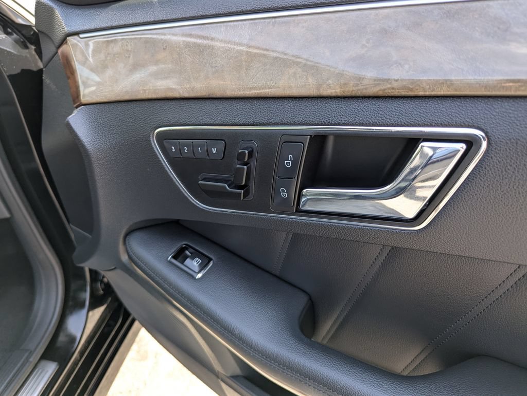 Used 2010 Mercedes-Benz E 350 4MATIC Sedan image 33