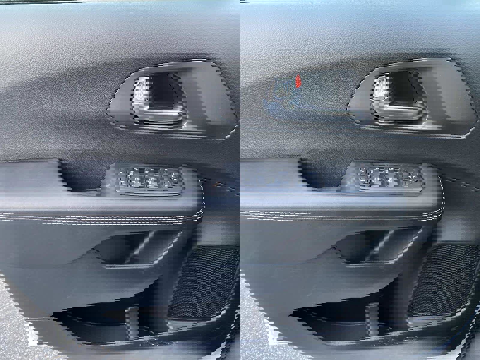 New 2026 Chrysler Voyager LX image 17