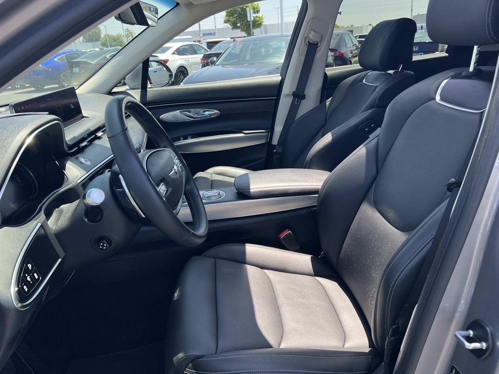 Used 2023 Genesis GV70 2.5T w/ Select Package AWD/4WD image 19