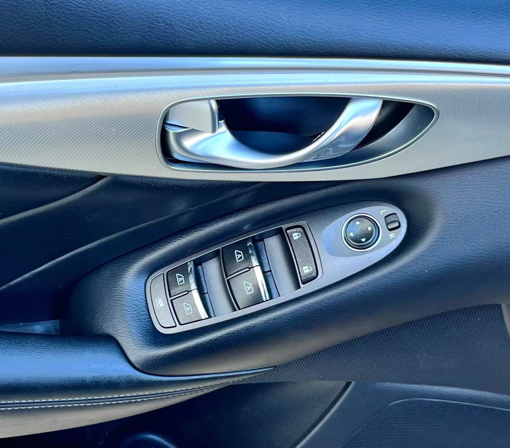 Used 2019 INFINITI Q50 Luxe w/ Essential Package (3.0T Luxe) RWD image 19