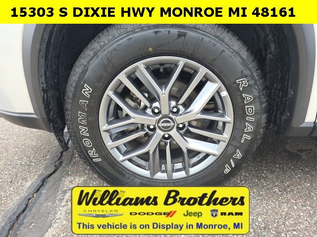 Used 2024 Nissan Rogue S image 10