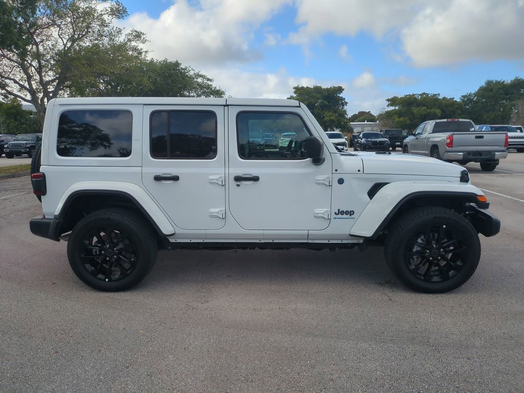 Used 2025 Jeep Wrangler Unlimited Sahara w/ Safety Group AWD/4WD image 5