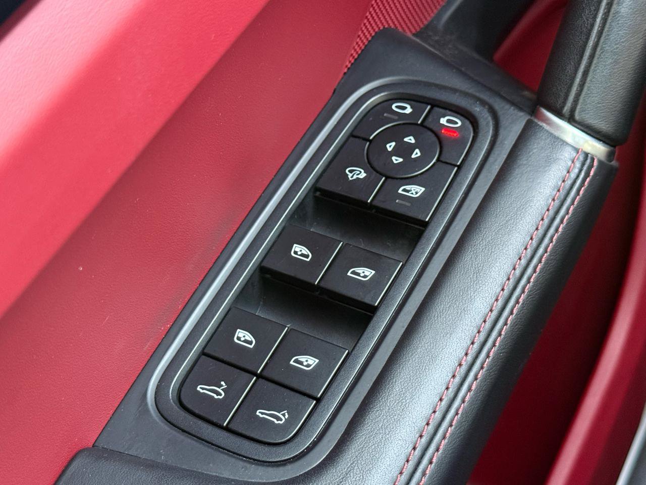 Used 2022 Porsche Cayenne Platinum Edition AWD/4WD image 36