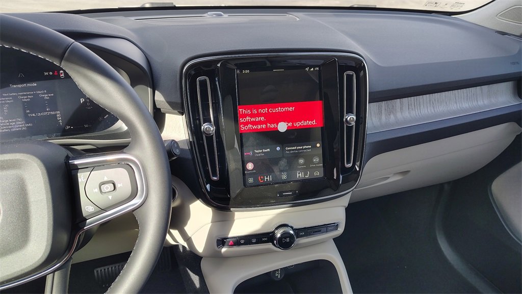 New 2026 Volvo XC40 B5 Plus w/ Protection Package Premier image 18