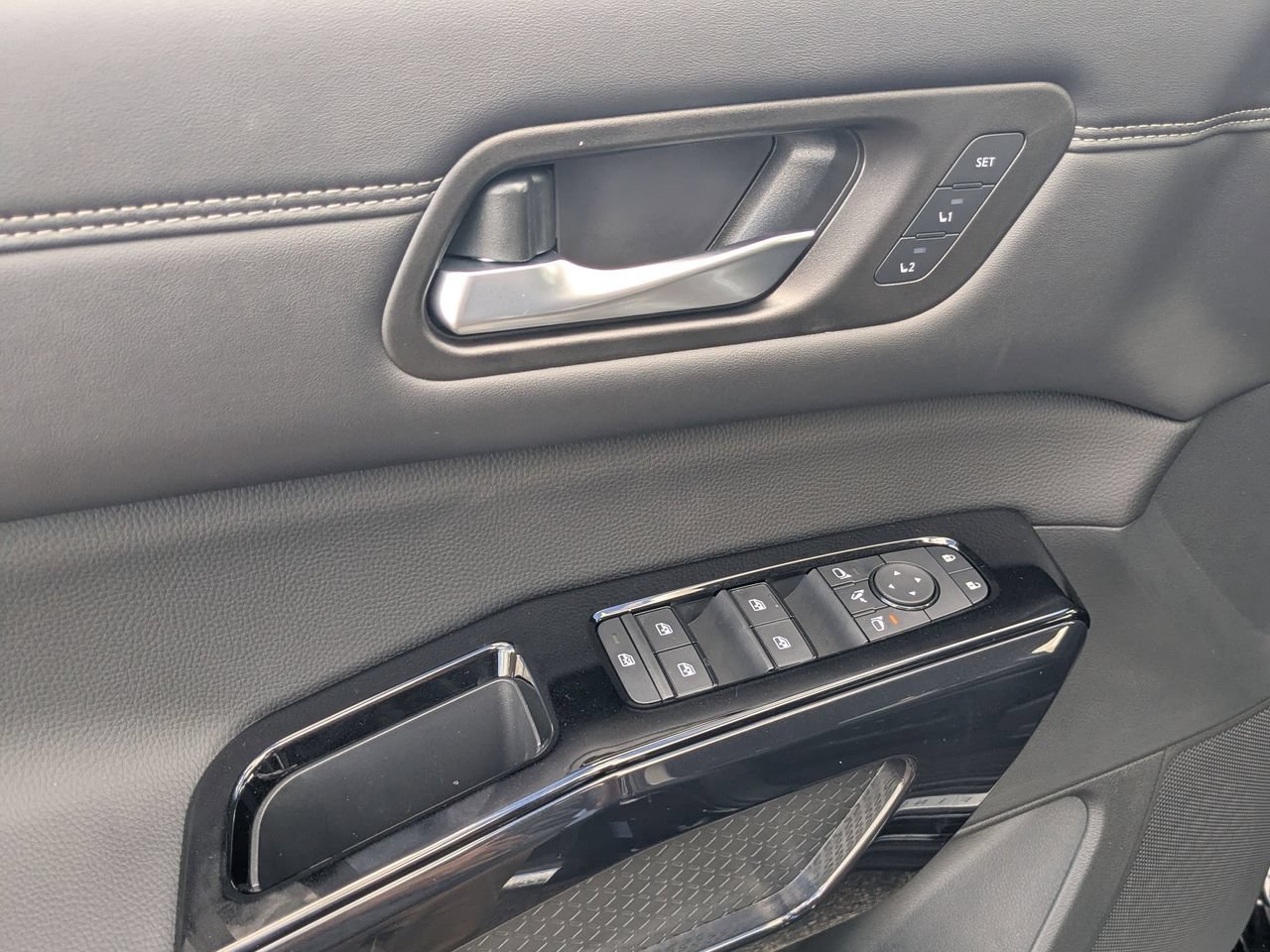New 2026 Nissan Pathfinder Platinum w/ Cargo Package FWD image 16