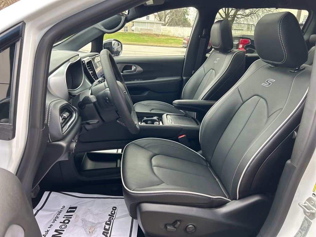 New 2026 Chrysler Pacifica Limited w/ S Appearance Package image 31