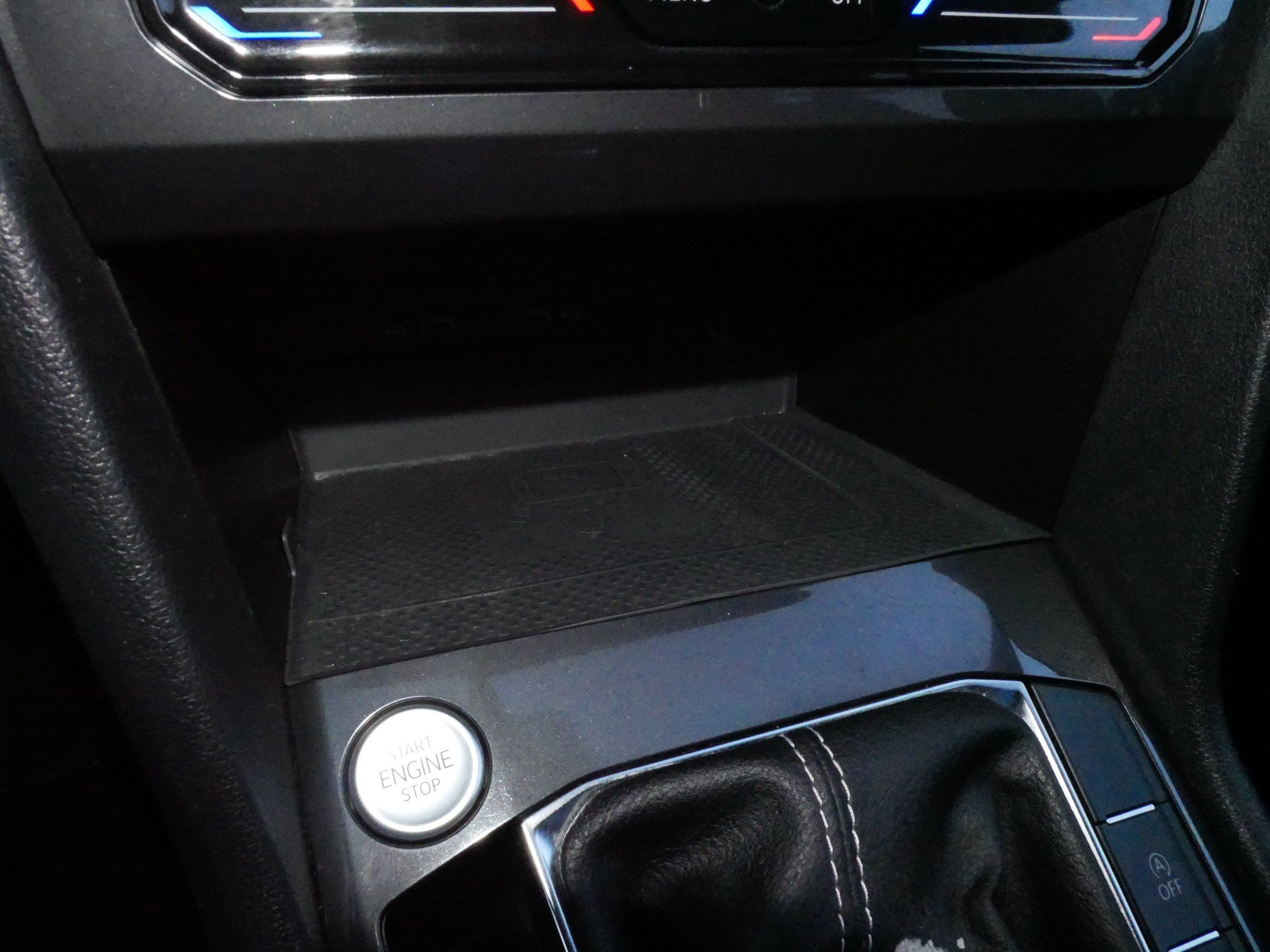 Certified 2022 Volkswagen Tiguan SE R-Line image 27