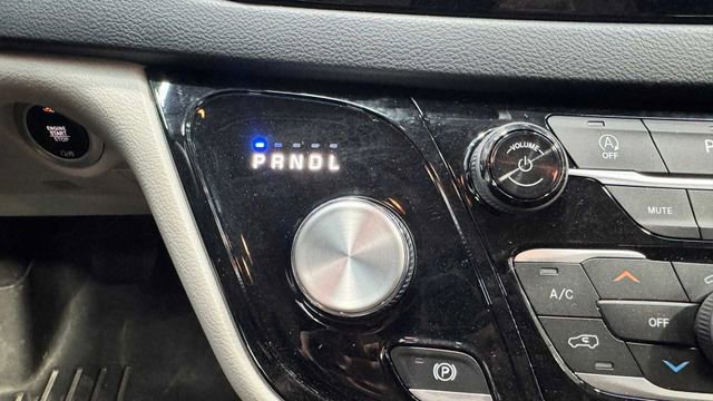 Used 2022 Chrysler Voyager LX image 19