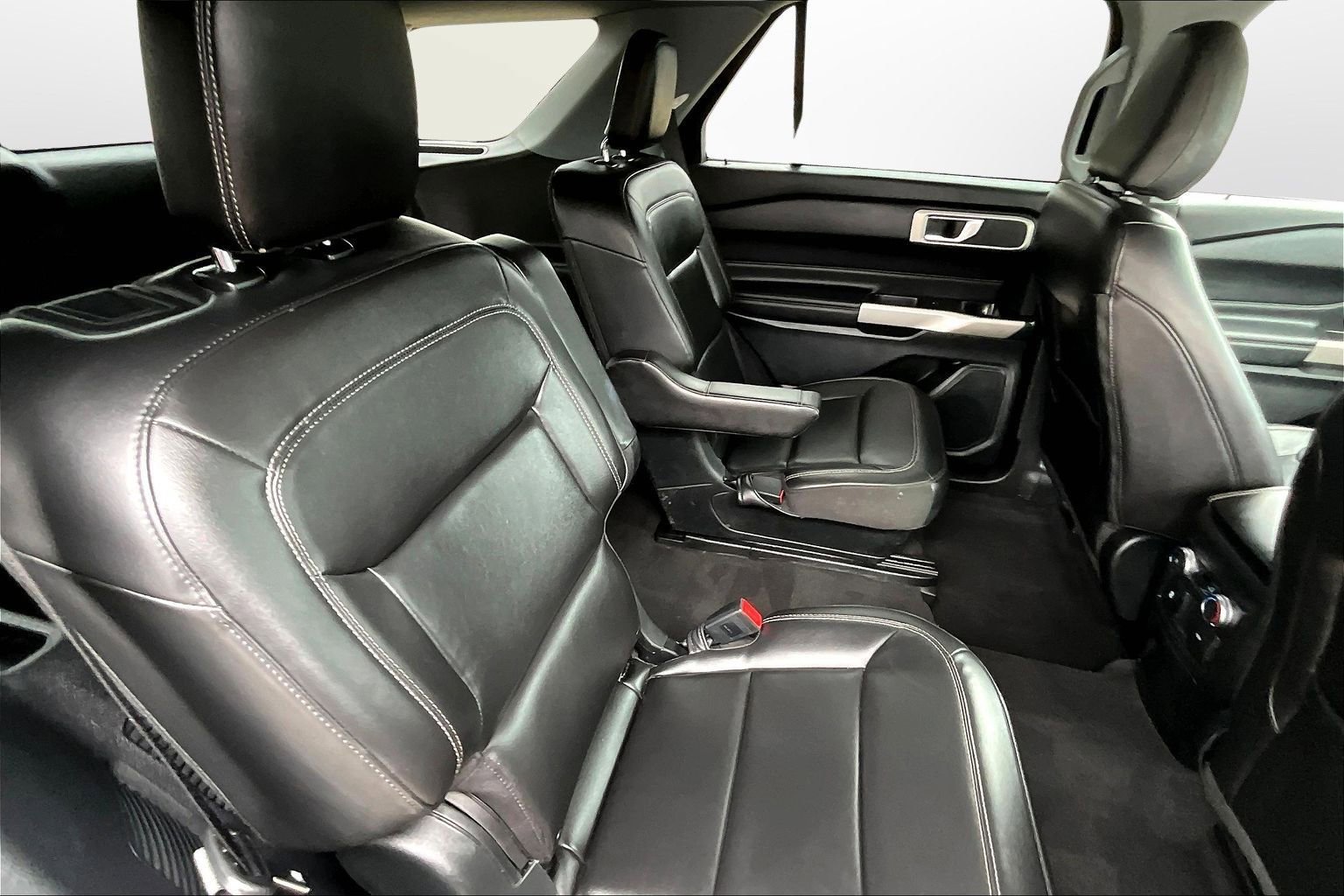 Used 2022 Ford Explorer XLT w/ Equipment Group 202A image 17