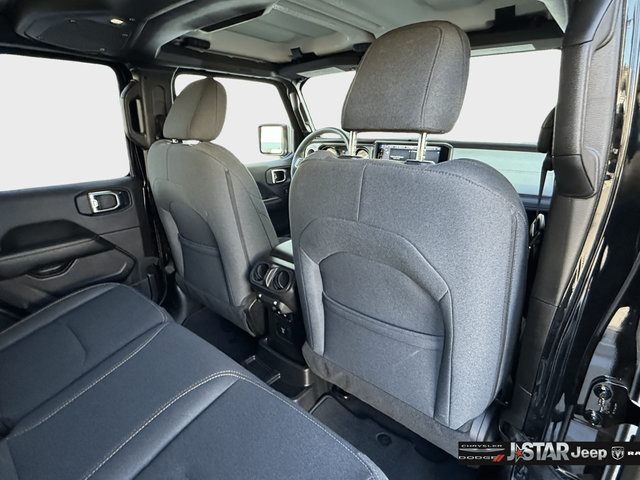 Used 2025 Jeep Wrangler Unlimited Sahara AWD/4WD image 24