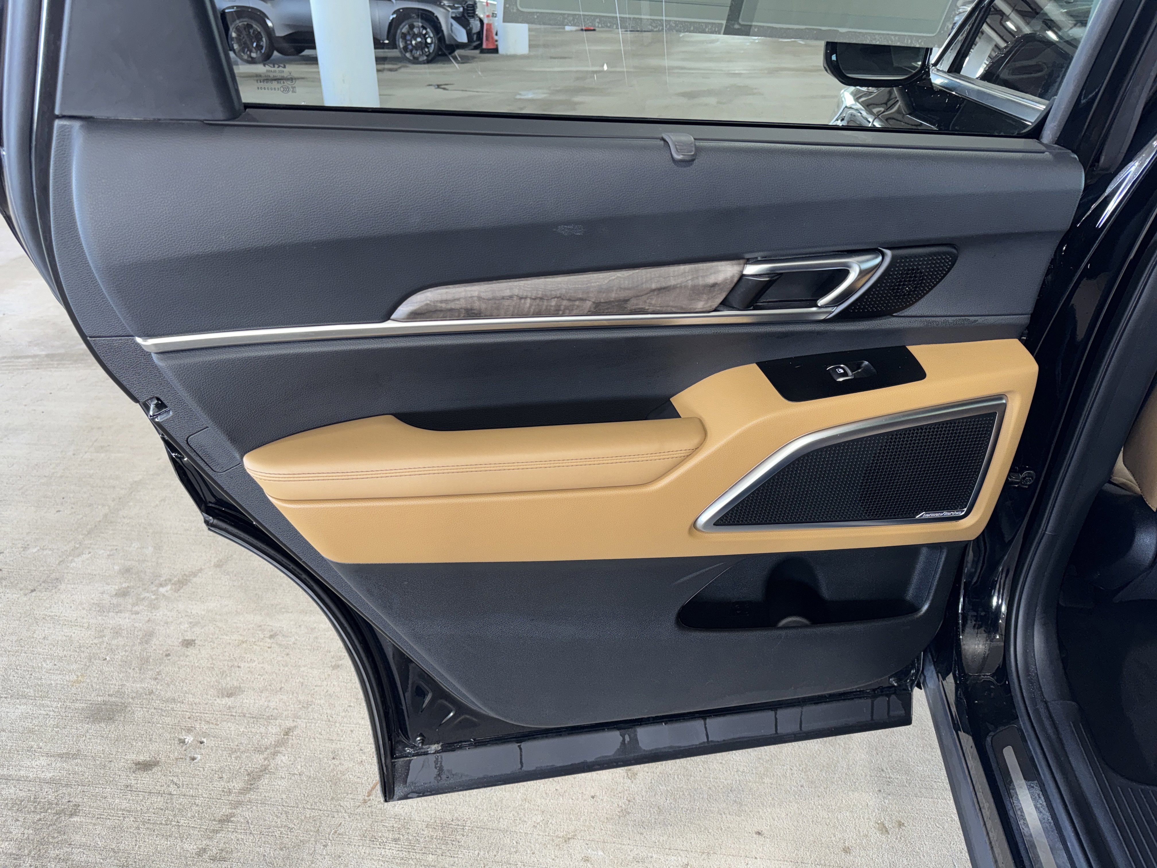 Used 2022 Kia Telluride SX w/ Towing Package image 17