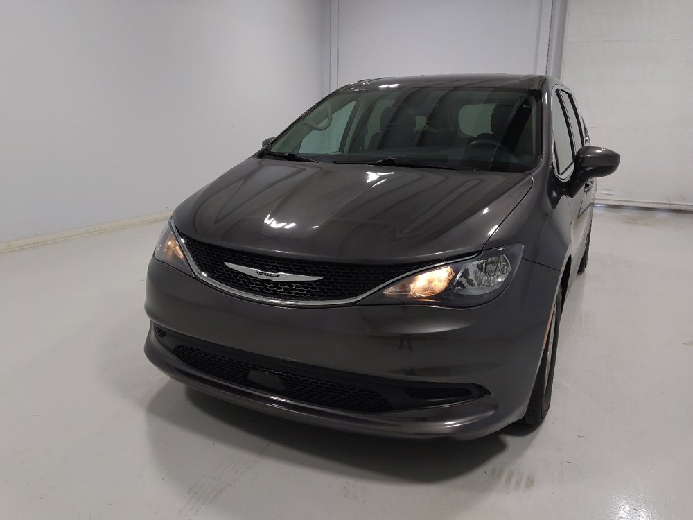 Used 2021 Chrysler Voyager LX FWD image 15