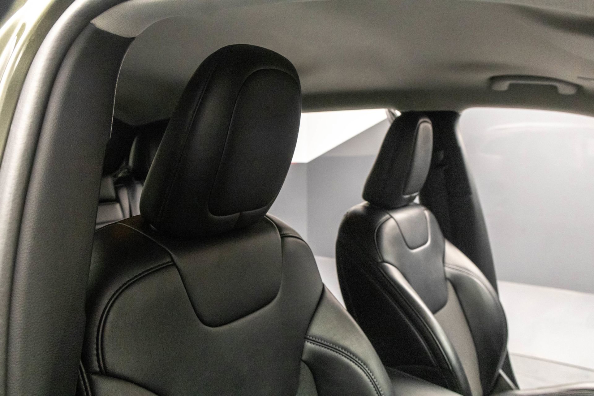 Used 2019 Jeep Cherokee Latitude Plus image 39