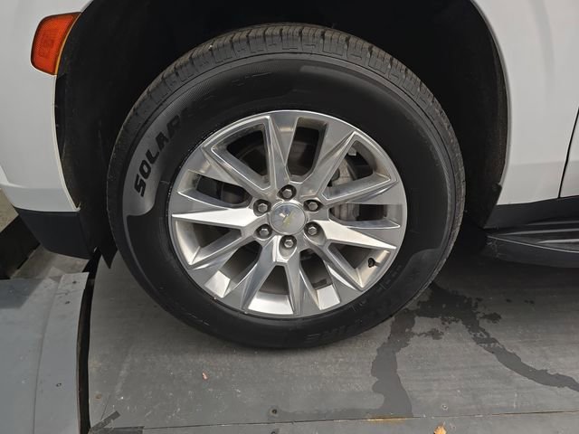 Used 2021 Chevrolet Suburban Premier w/ Premium Package image 15