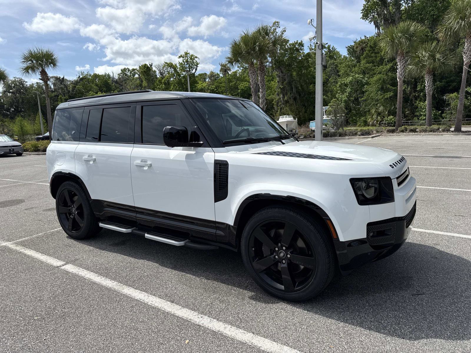 Used 2023 Land Rover Defender 110 X-Dynamic SE AWD/4WD image 3